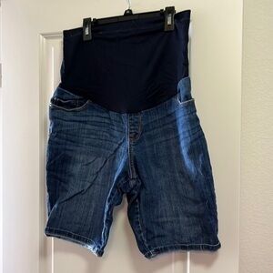 Liz Lange Maternity Women’s Bermuda Shorts Size Medium Preloved